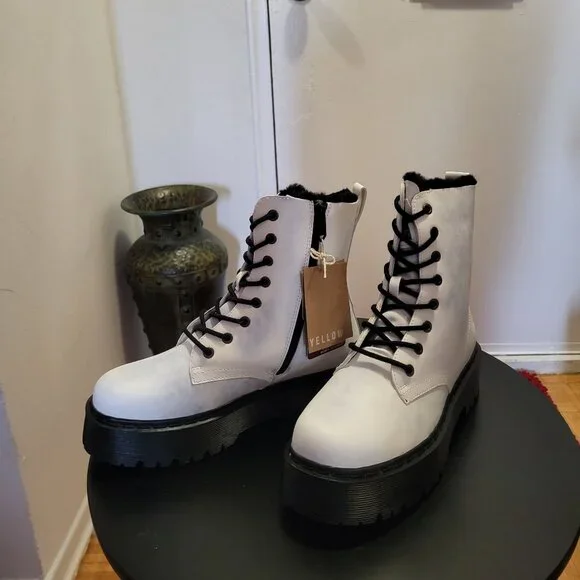 LADIES WINTER BOOTS NEW!! - Picture 2 of 2
